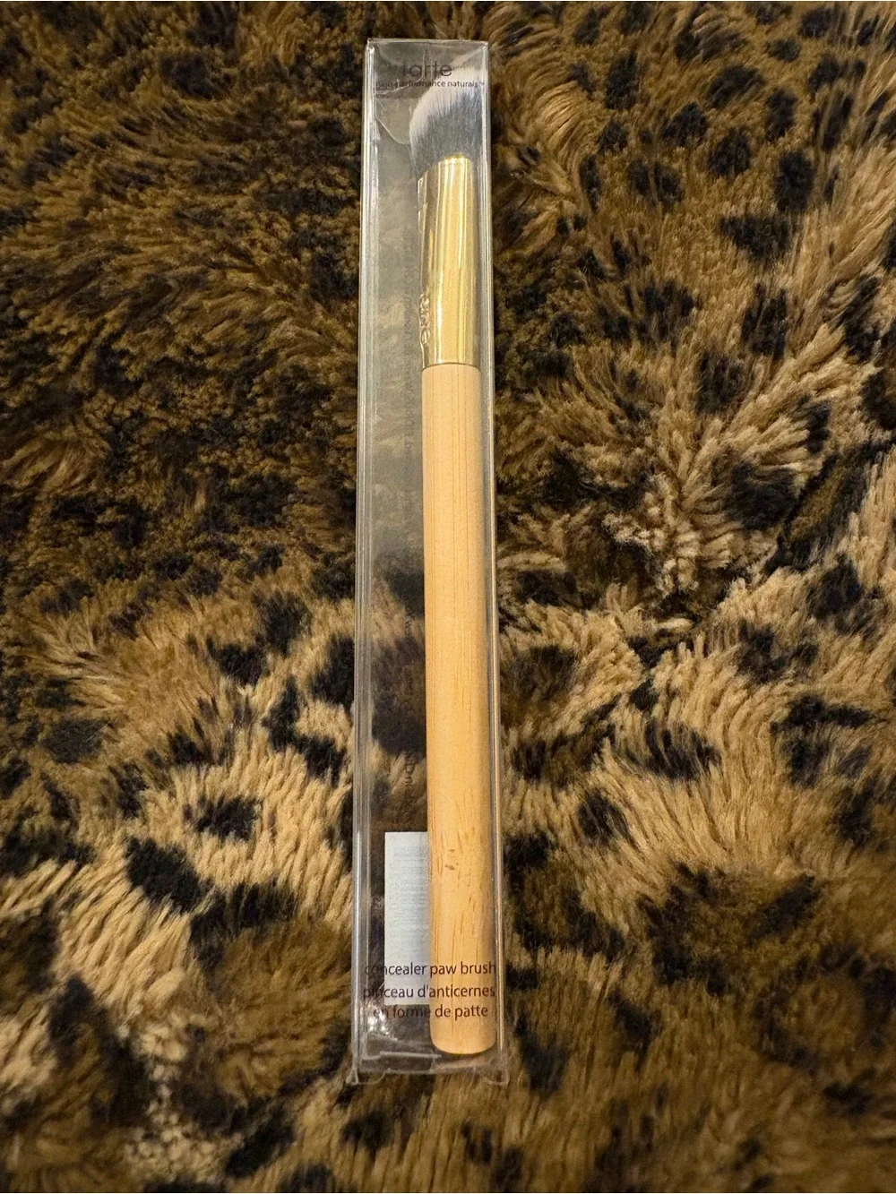 Tarte Concealer Paw Brush — Natural Bamboo Handle